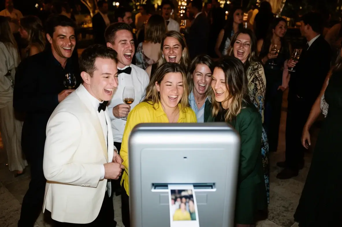 Bild zum Thema: Fotobox für die Hochzeit: Kaufen, mieten oder verzichten?
